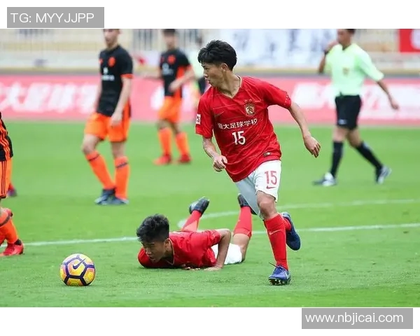 恒大03梯队迎战小日本全力以赴争夺胜利展现青春风采